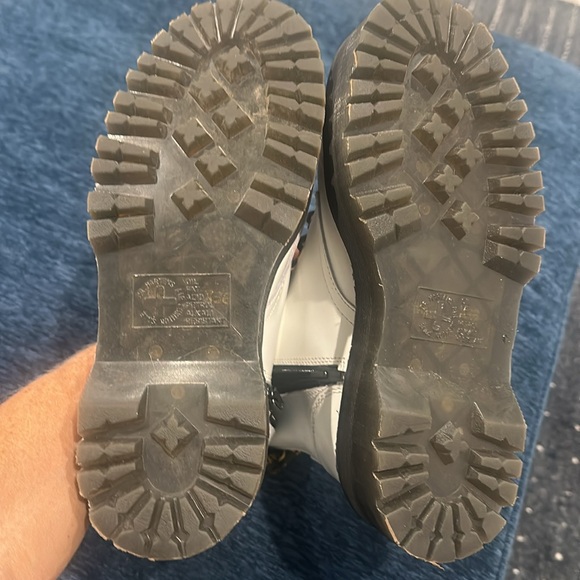 Dr Martin’s white boots - Picture 4 of 6